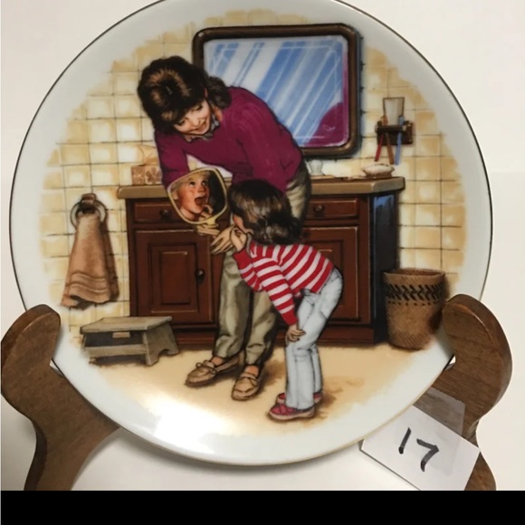 Avon VTG PLATE 5” Special memories by Tom Newsom 1986 Porcelain 22K gold trim - Picture 3 of 3